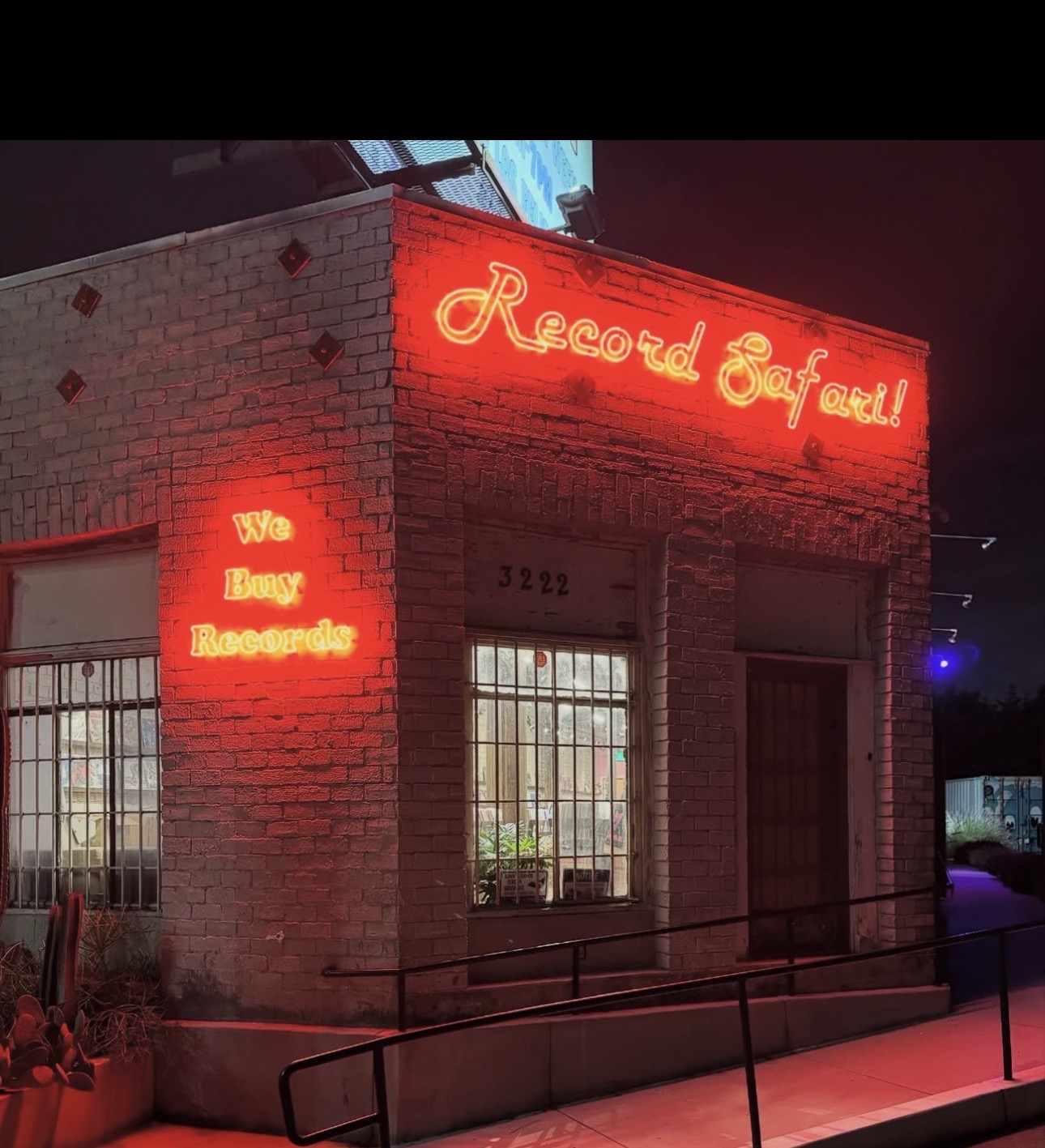 Exterior & Outdoor Neon Signs: Installation, Durability, and What to Know